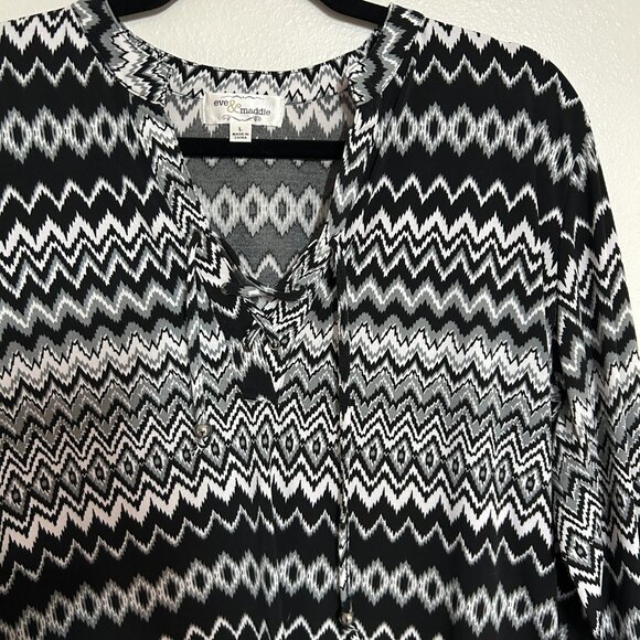 Eve & Maddie patterned  black and white shirt with criss cross ties on front and - Picture 4 of 5